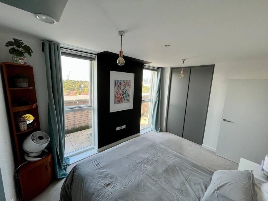 Apartment Elegant Chic Living: 1 Bed In Vibrant Area London