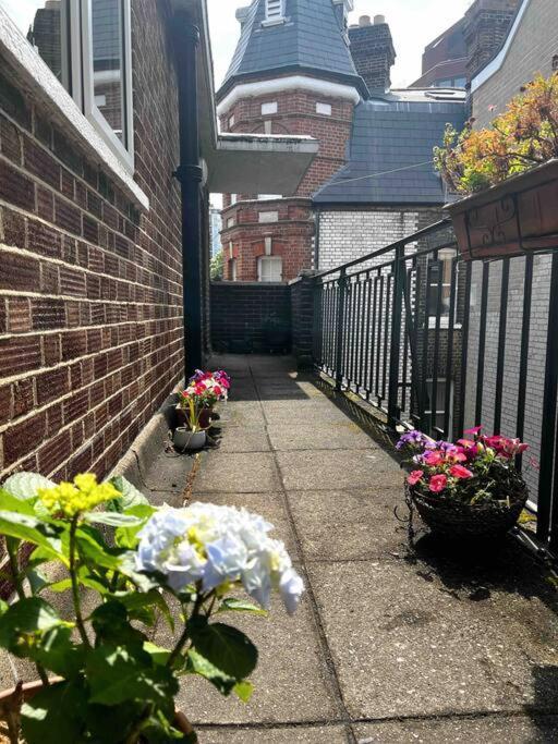 Apartment Trendy Brixton Residence! London
