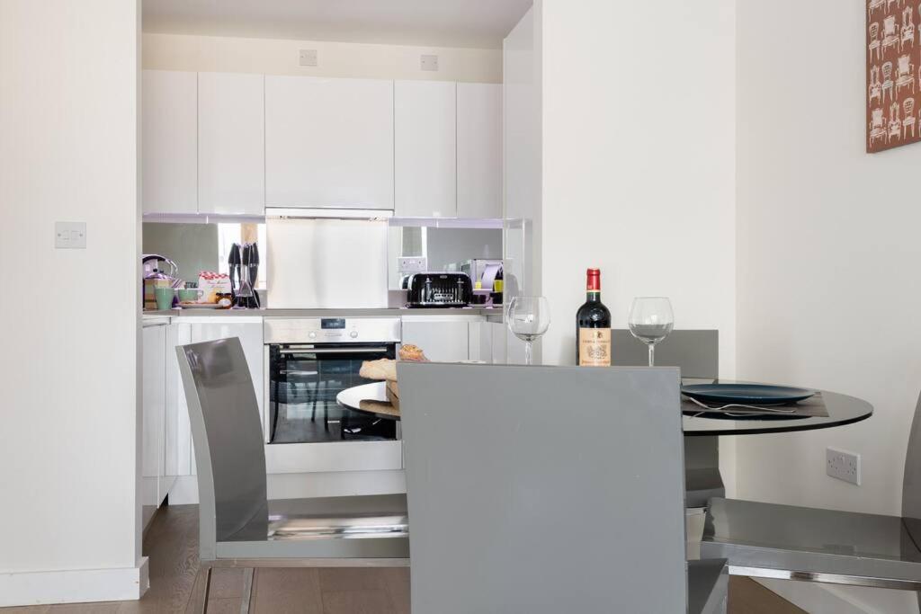 Modern & Comfortable Flat - Tobacco Dock - Wapping Apartment *