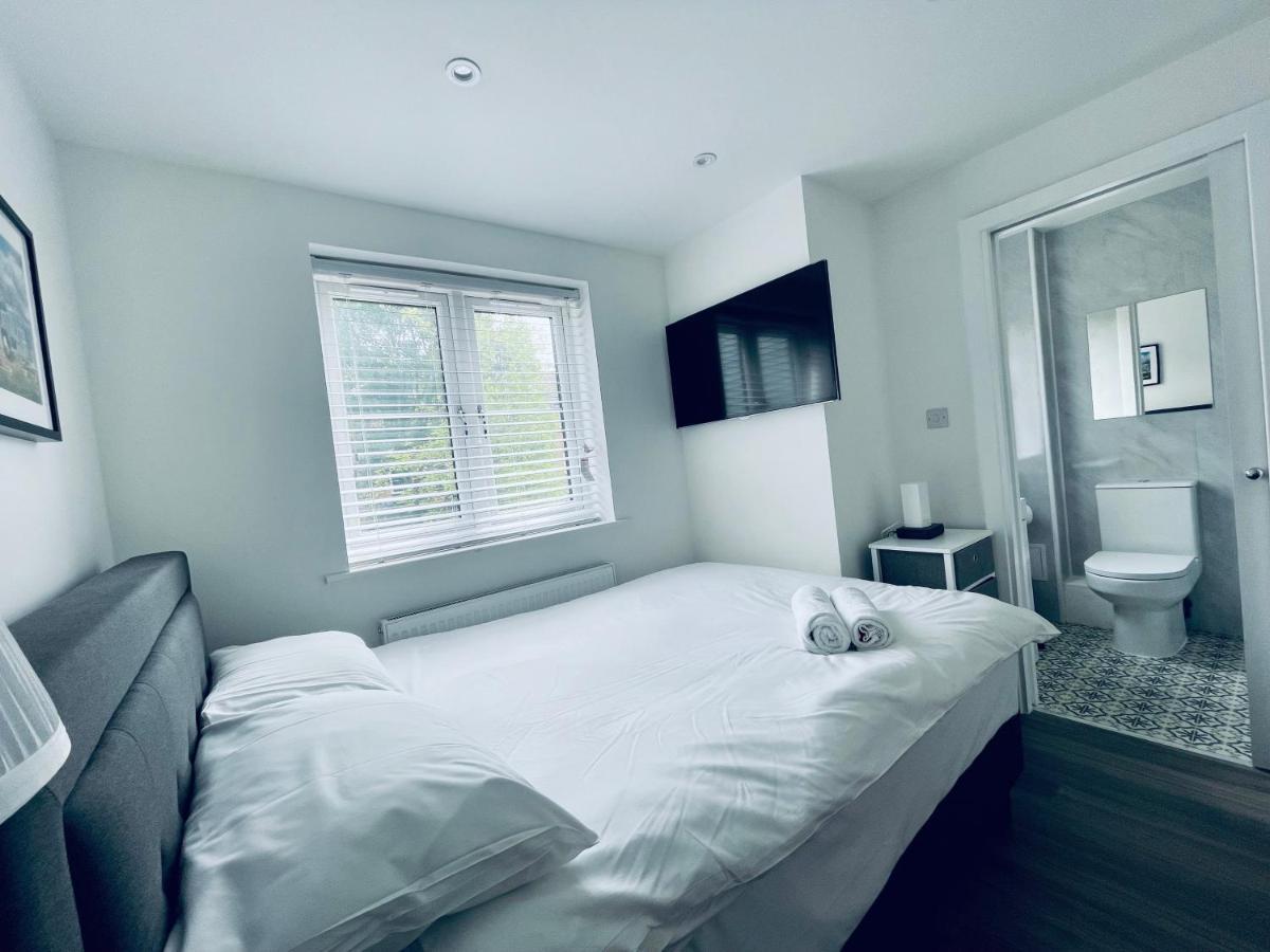 Riverside En Double E14 Guest house London