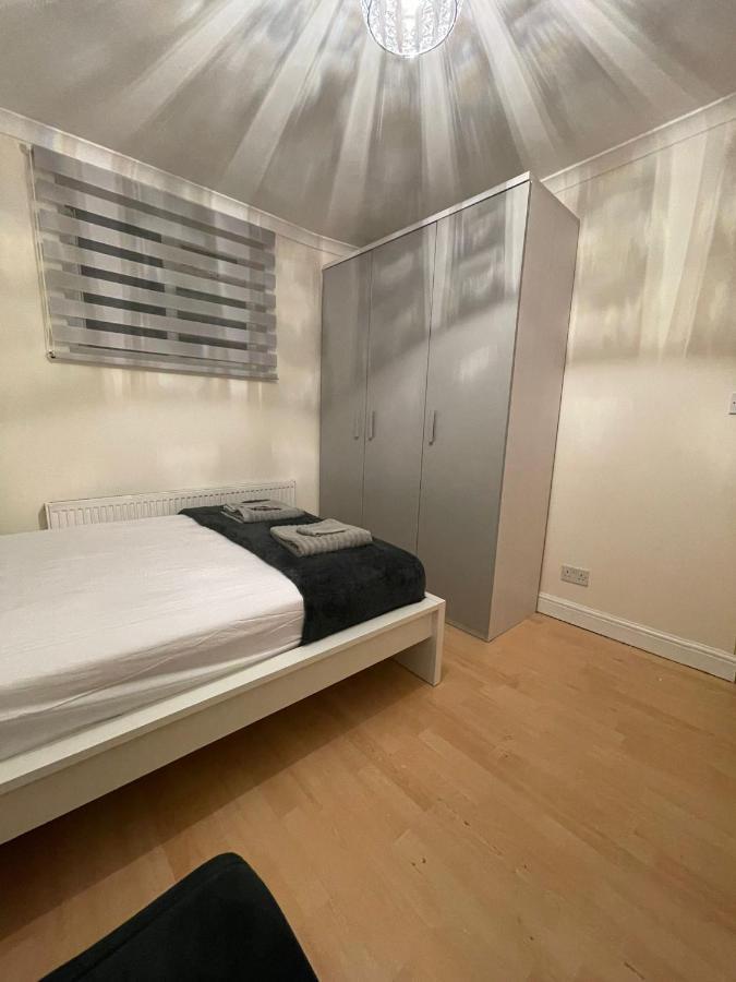 Entire 3 Bedroom - Minutes To Emirates Stadium! Holiday home *