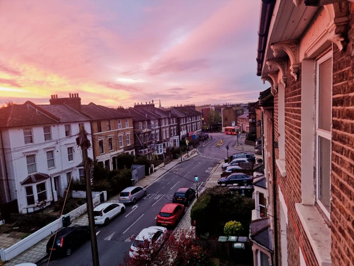 Stylish-brockley-entire Place Apartment *