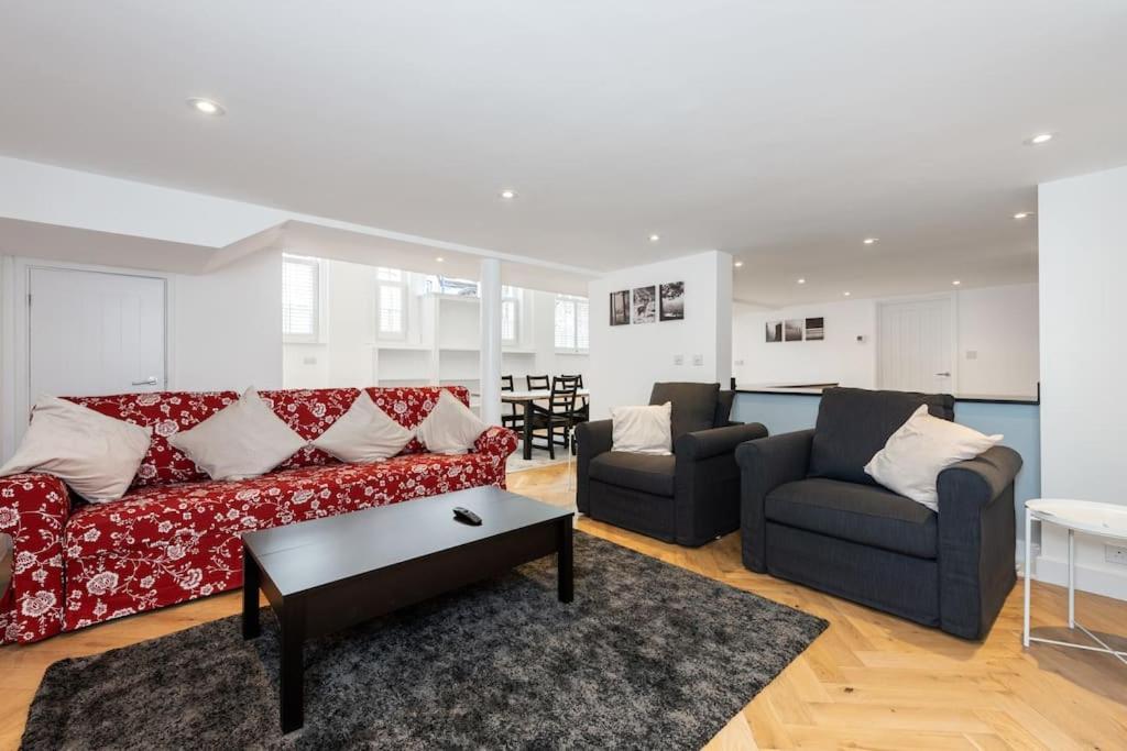 Modern In Apartment London