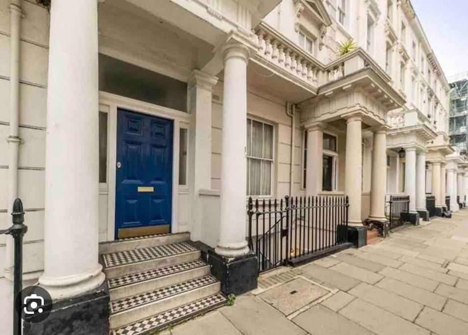 Entire 2 Bedrooms Flat In Victoria, Apartment