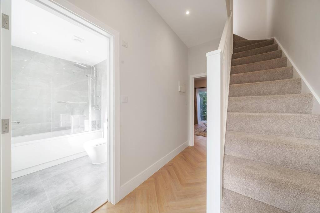 Cosy Tooting Retreat: 2-bed Gem Apartment *