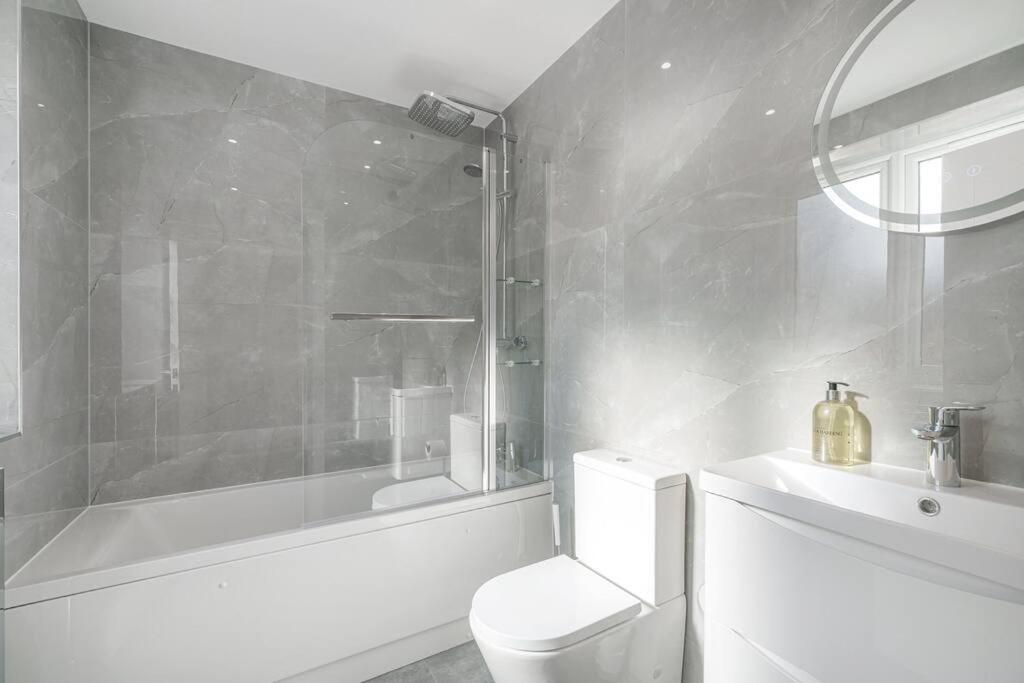 Cosy Tooting Retreat: 2-bed Gem * London