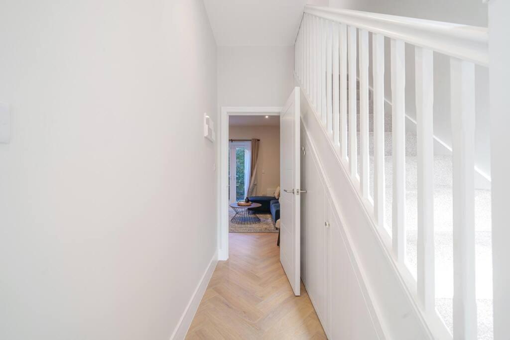 Cosy Tooting Retreat: 2-bed Gem Apartment *