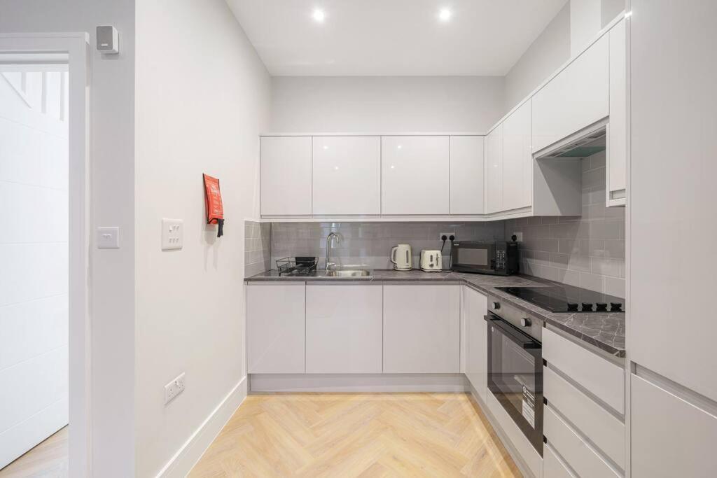 Cosy Tooting Retreat: 2-bed Gem Apartment *