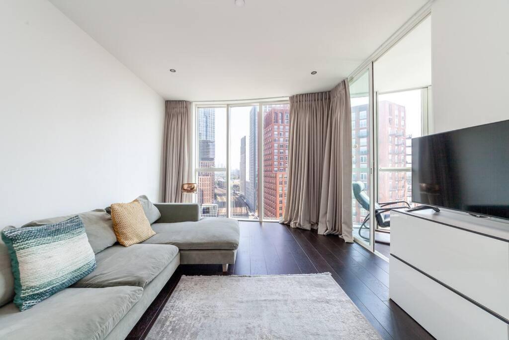 Bright 2br, 2bth Apt, 9 Elms Apartment