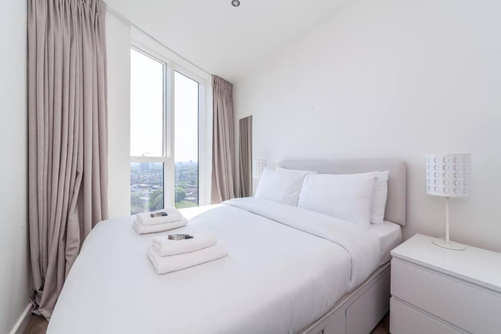 Bright 2br, 2bth Apt, 9 Elms London