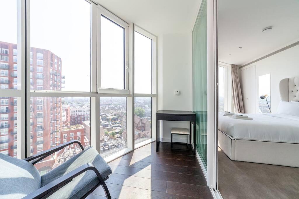 Bright 2br, 2bth Apt, 9 Elms Apartment London