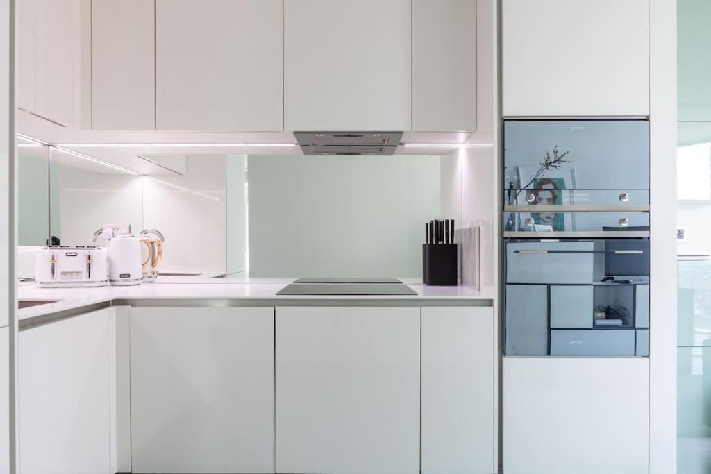Bright 2br, 2bth Apt, 9 Elms London