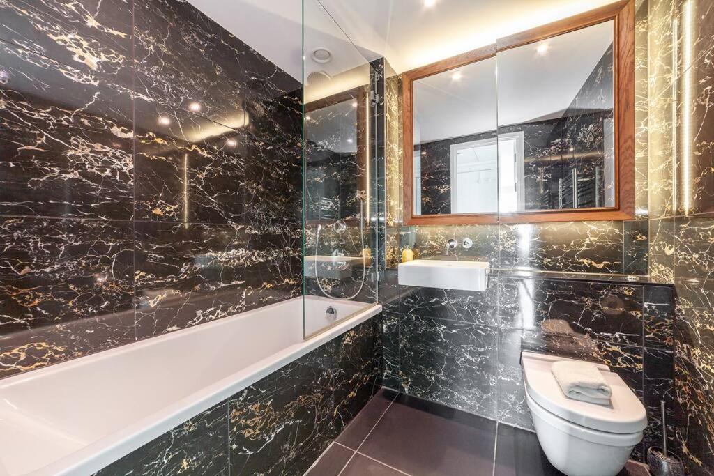 Bright 2br, 2bth Apt, 9 Elms * London