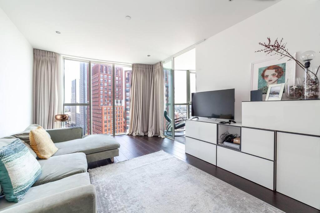 Bright 2br, 2bth Apt, 9 Elms London