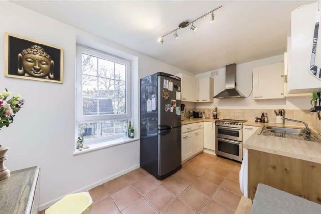 Spacious 2 Bedroom Flat In Apartamento *