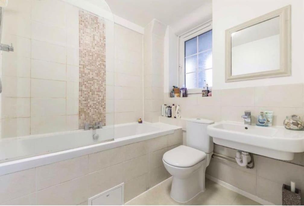 Spacious 2 Bedroom Flat In * Londres