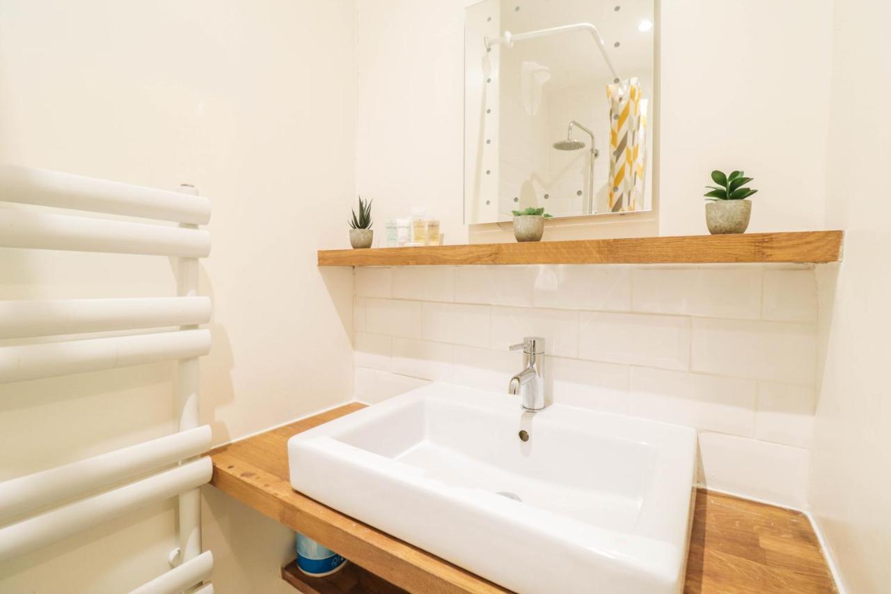Apartment Beautiful 2-Bedroom Flat Just Steps From Oval Station
