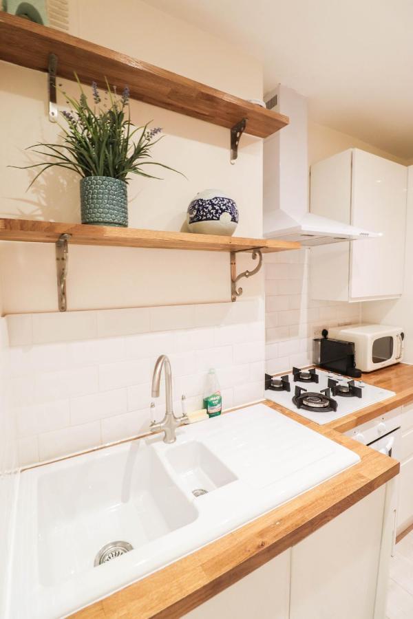 Apartment Beautiful 2-Bedroom Flat Just Steps From Oval Station London
