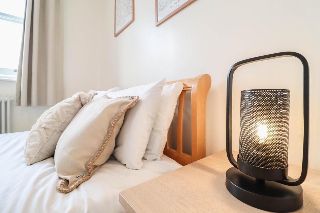 Apartment Beautiful 2-Bedroom Flat Just Steps From Oval Station *