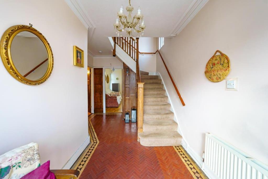 Apartment Wembley Arch View, 4-bed House, Drive For 2 Cars