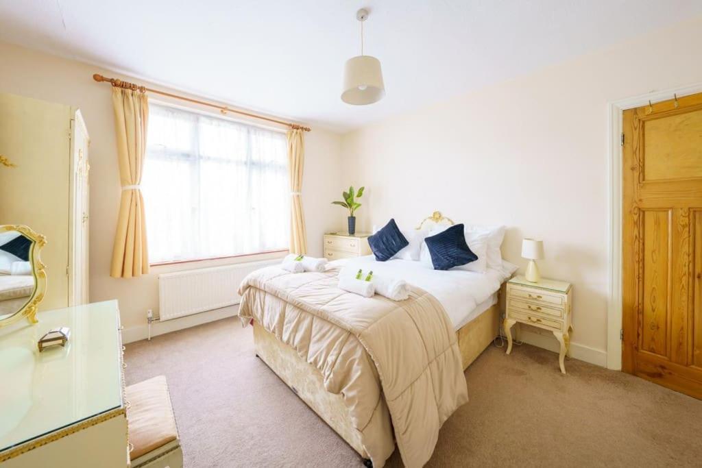 Apartment Wembley Arch View, 4-bed House, Drive For 2 Cars
