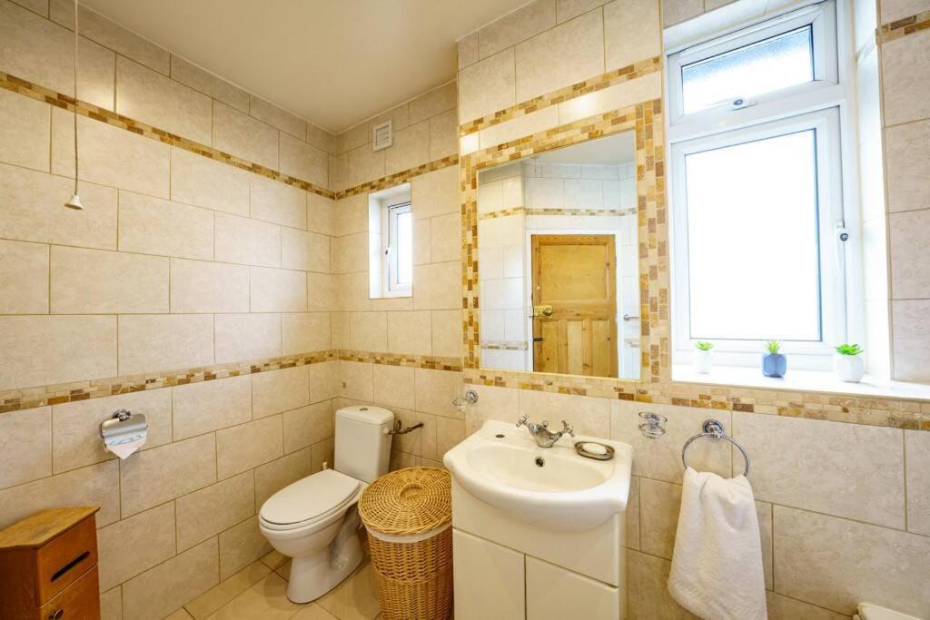 Apartment Wembley Arch View, 4-bed House, Drive For 2 Cars