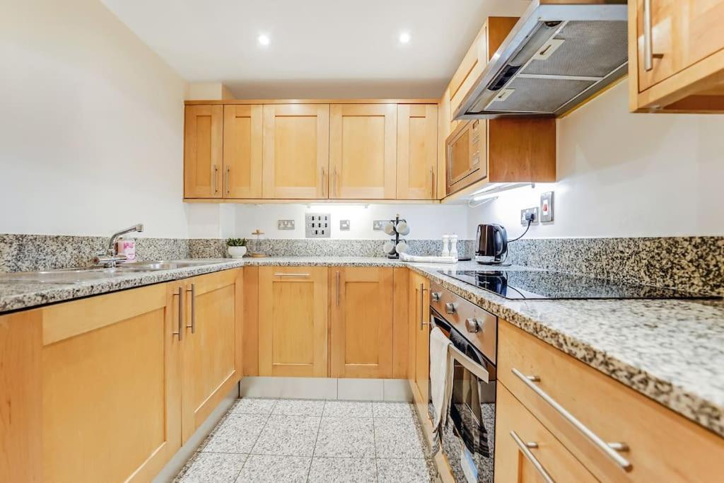 Spacious 1 Bedroom Apt Near Marble Arch