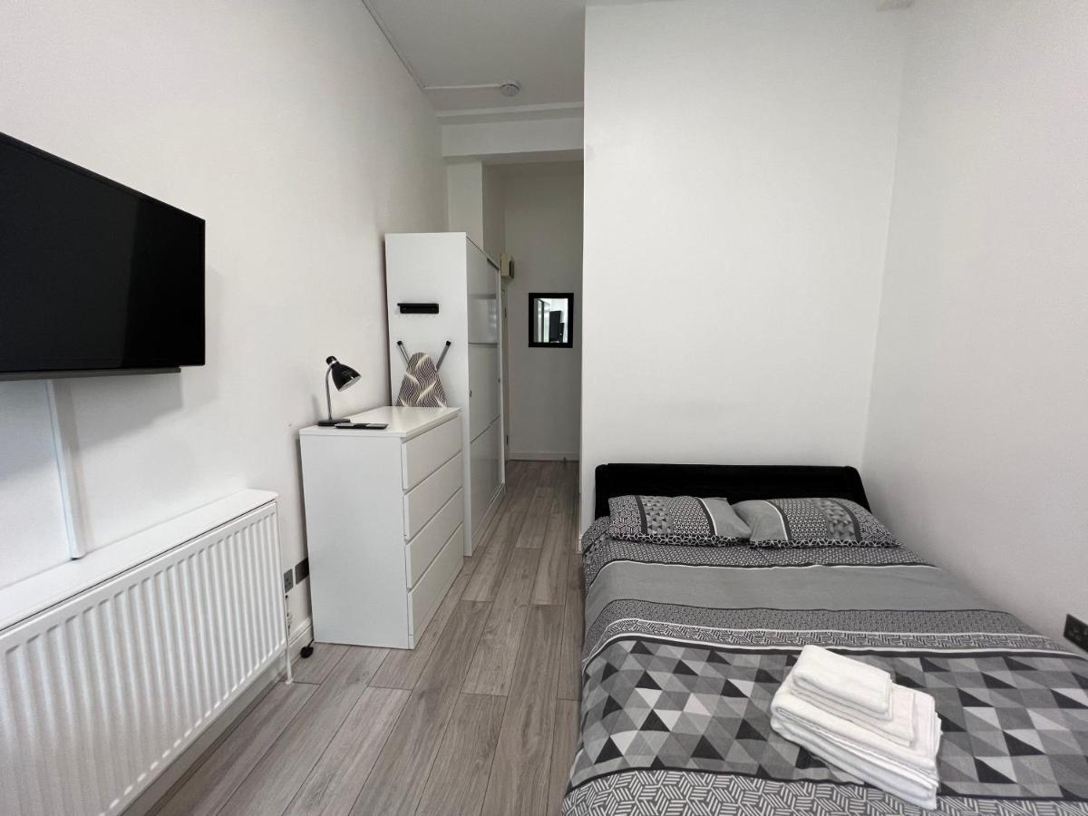 Lovely On Finchley Road * London