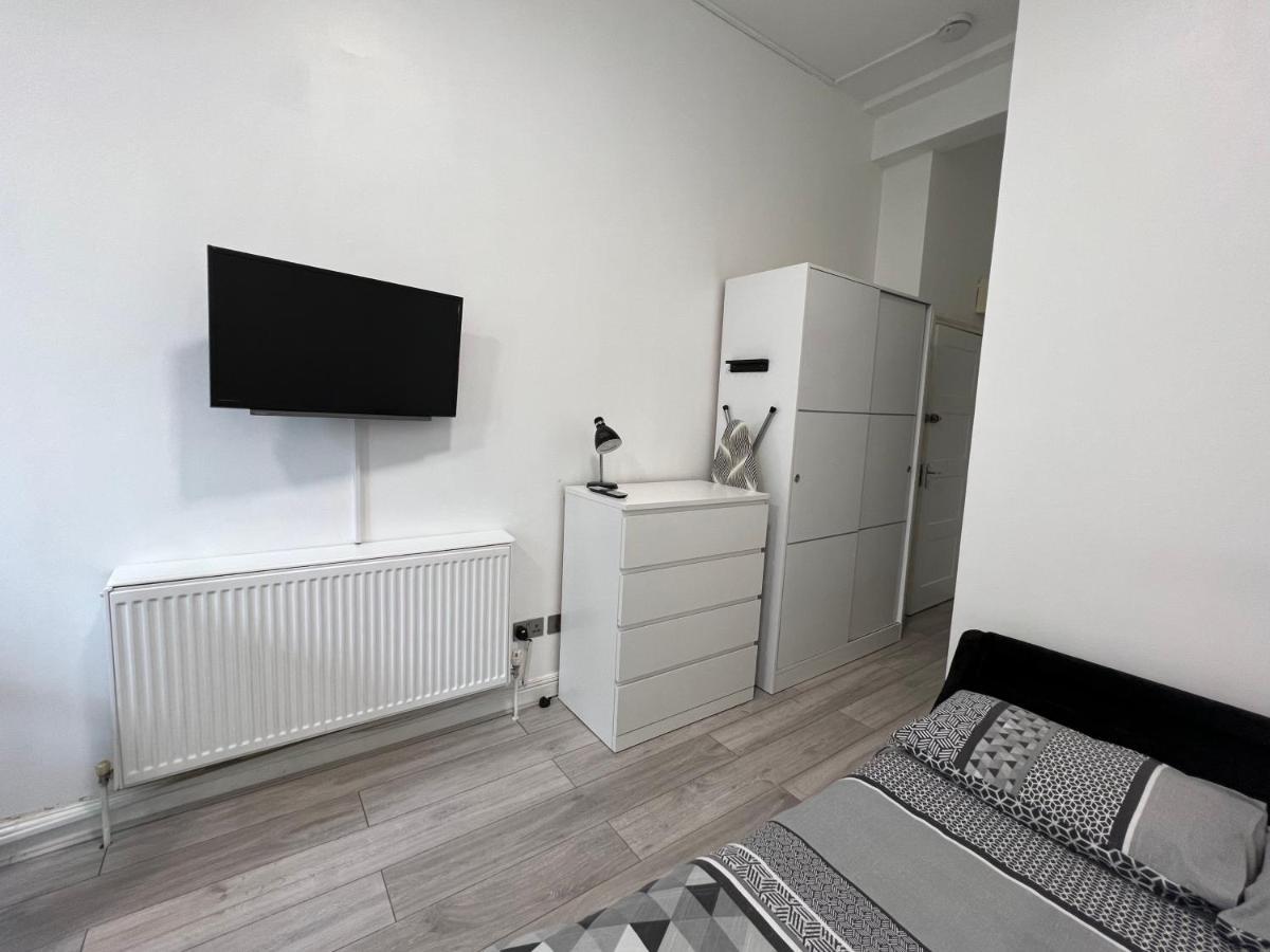 Lovely On Finchley Road * London