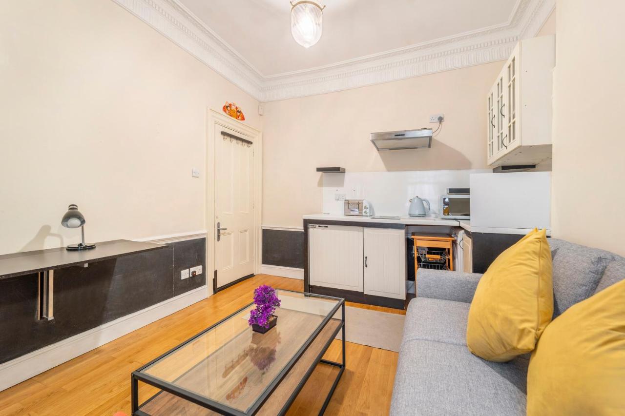 Luxury 3 Bedroom Flat Trafalgar Square, Embankment, Waterloo Apartment London