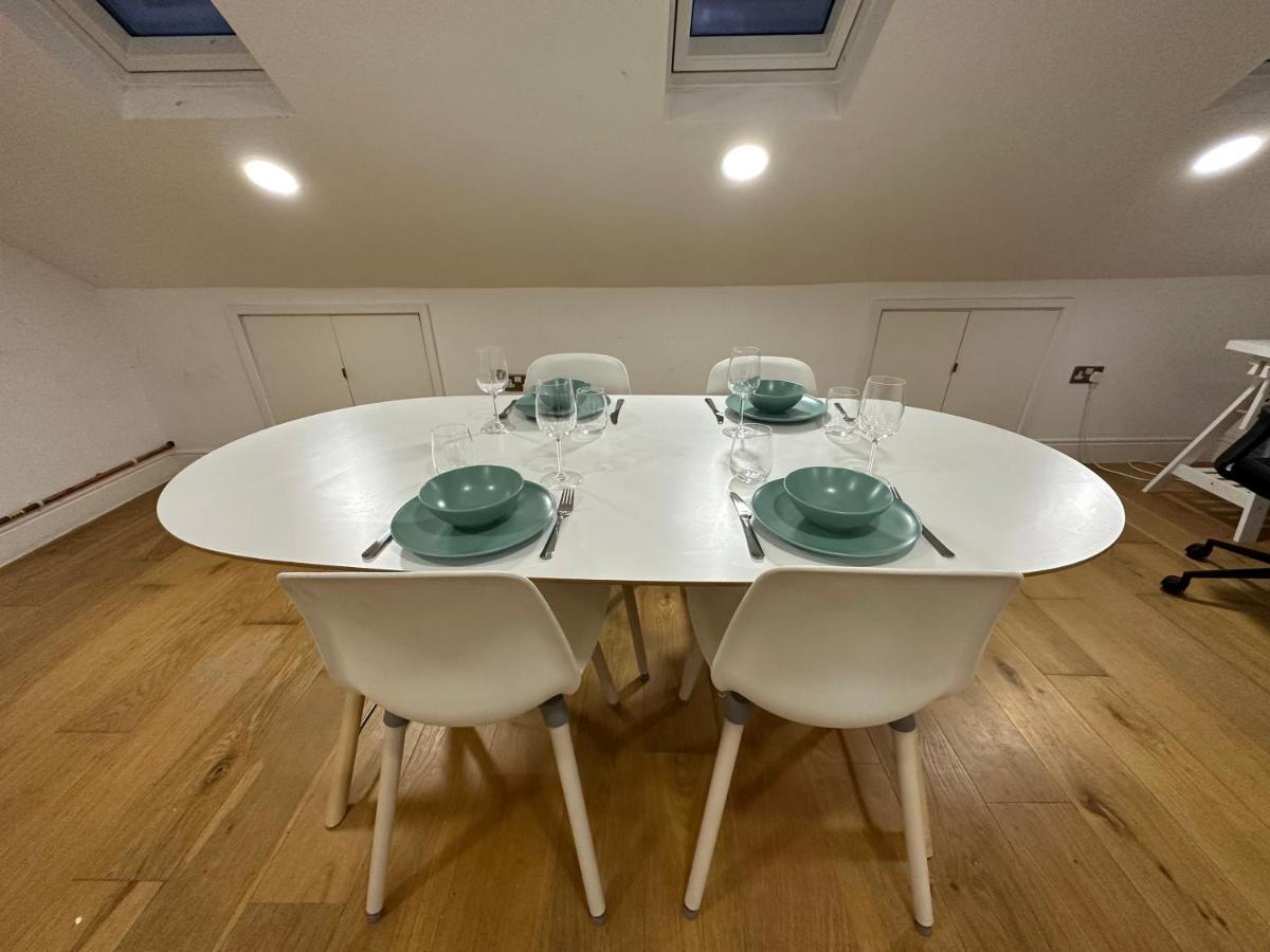 Delightful New Ensuite Bedroom With Stunning Shared Kitchen & Living -1c The Charteris Apartment *