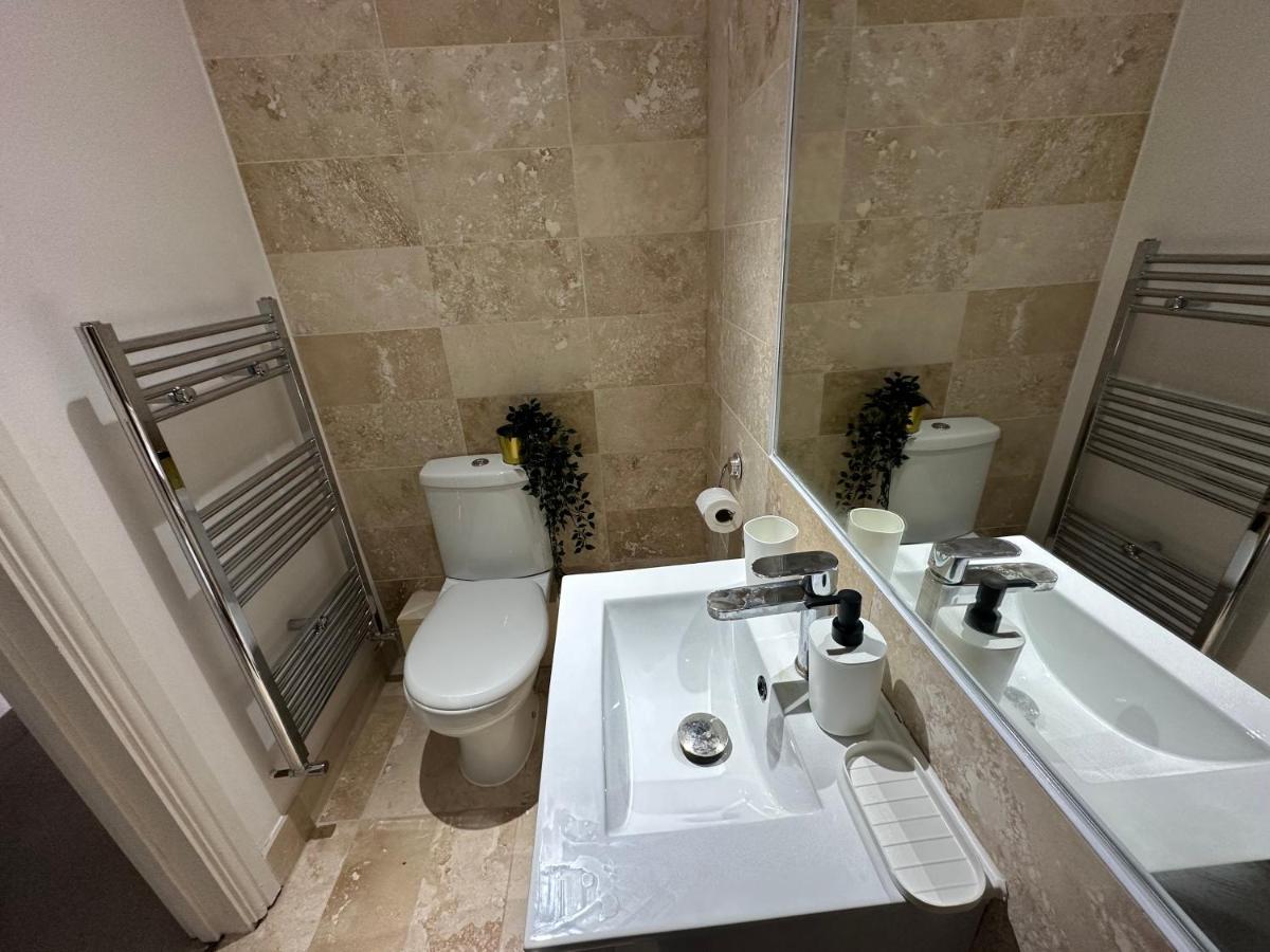 Apartment Delightful New Ensuite Bedroom With Stunning Shared Kitchen & Living -1c The Charteris London