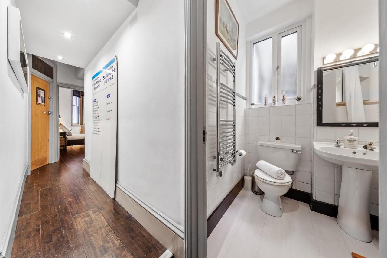 Quiet 2x Bedroom Victorian Terrace Flat + Garden Apartment