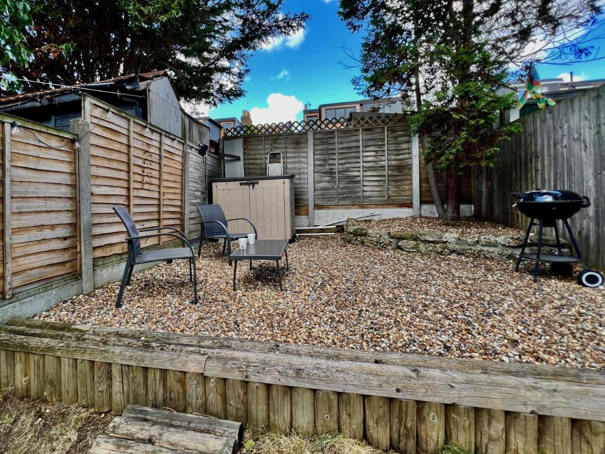 Casa de férias Clarence House 3 Bedrooms 8min To Station E17 North East