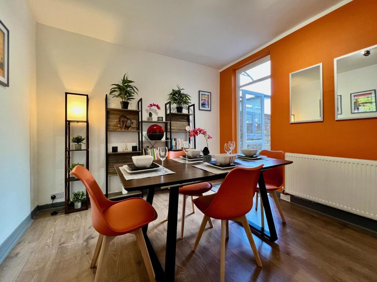 Casa de férias Clarence House 3 Bedrooms 8min To Station E17 North East *