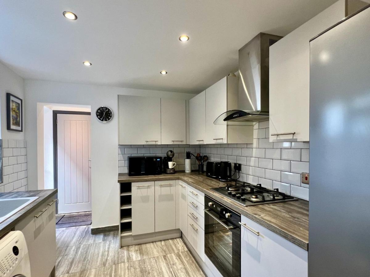 Clarence House 3 Bedrooms 8min To Station E17 North East Casa de férias Londres