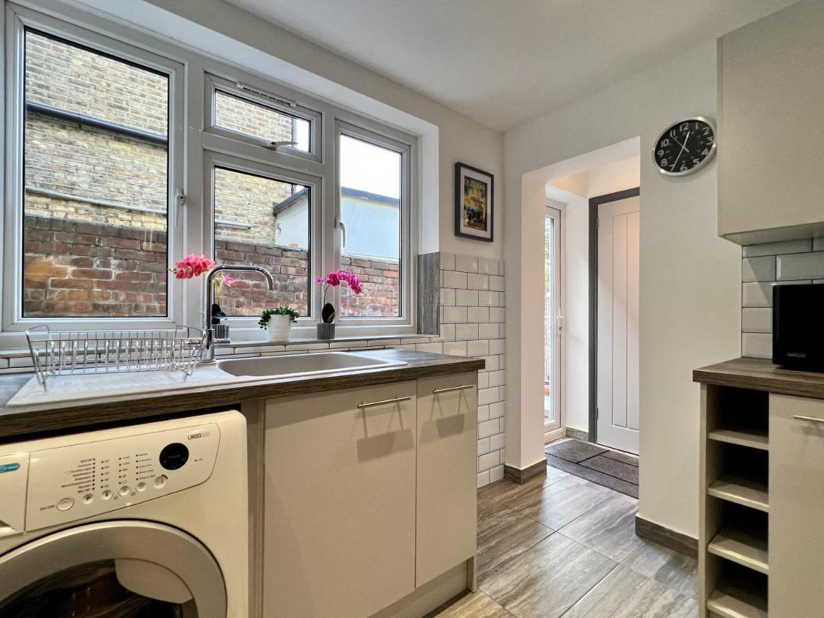 Casa de férias Clarence House 3 Bedrooms 8min To Station E17 North East