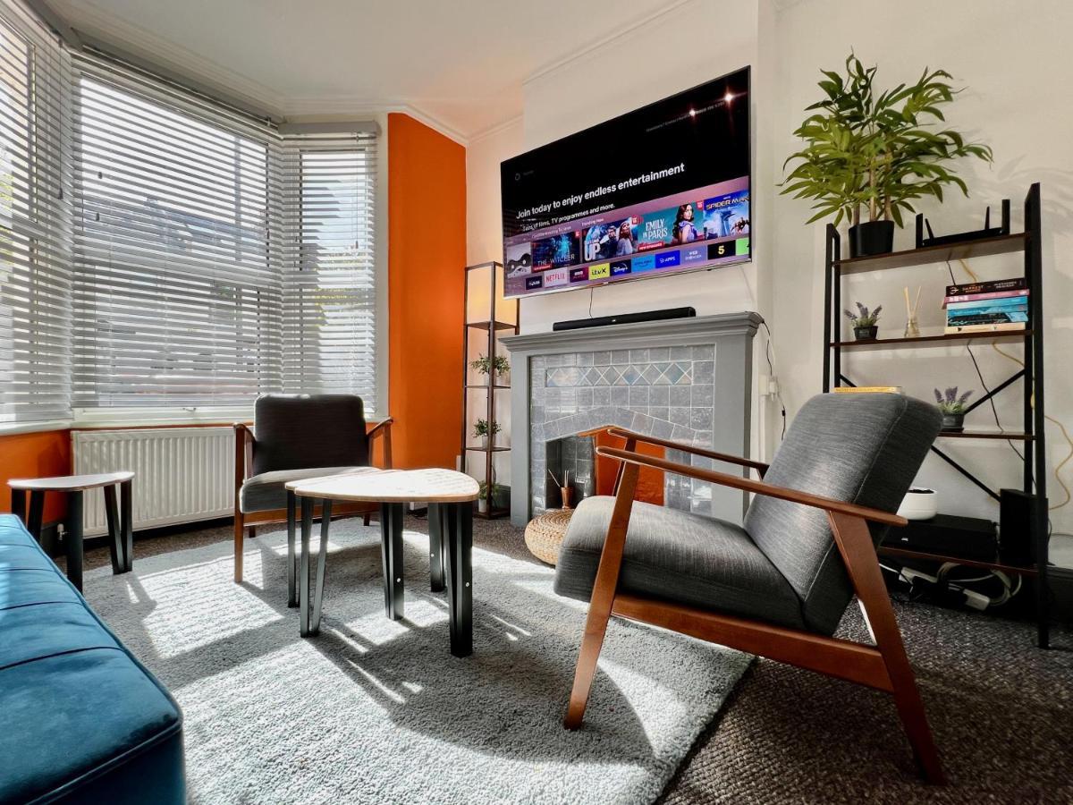 Casa de férias Clarence House 3 Bedrooms 8min To Station E17 North East *