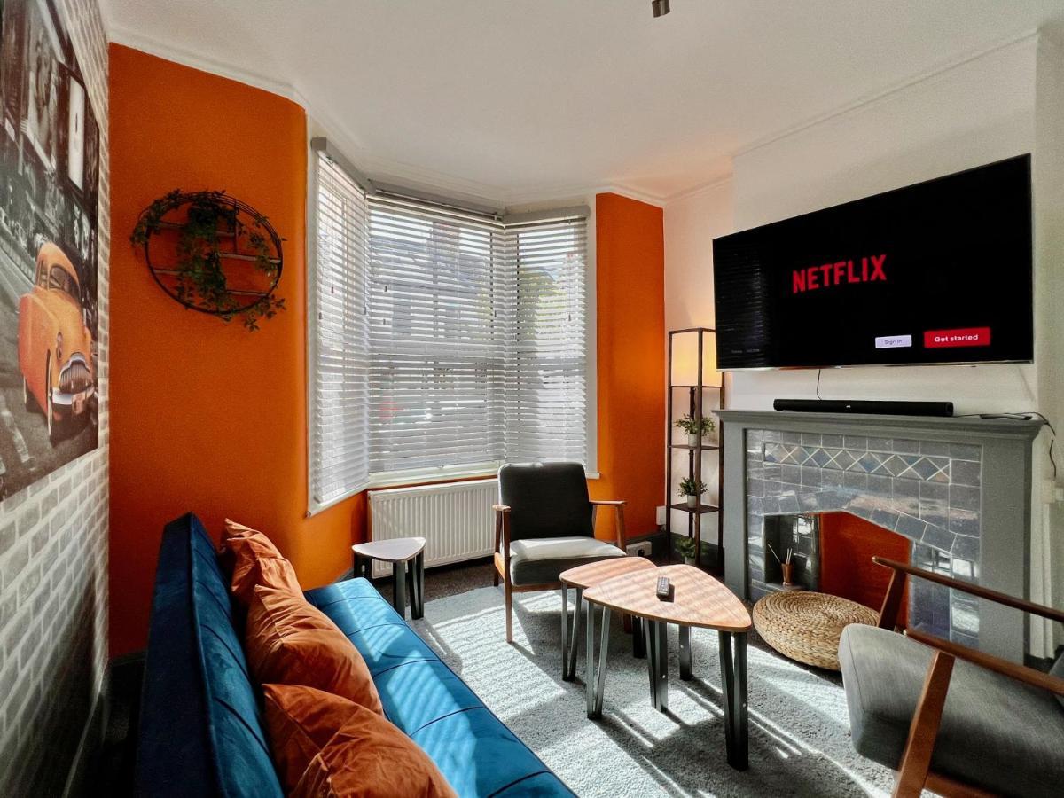 Casa de férias Clarence House 3 Bedrooms 8min To Station E17 North East