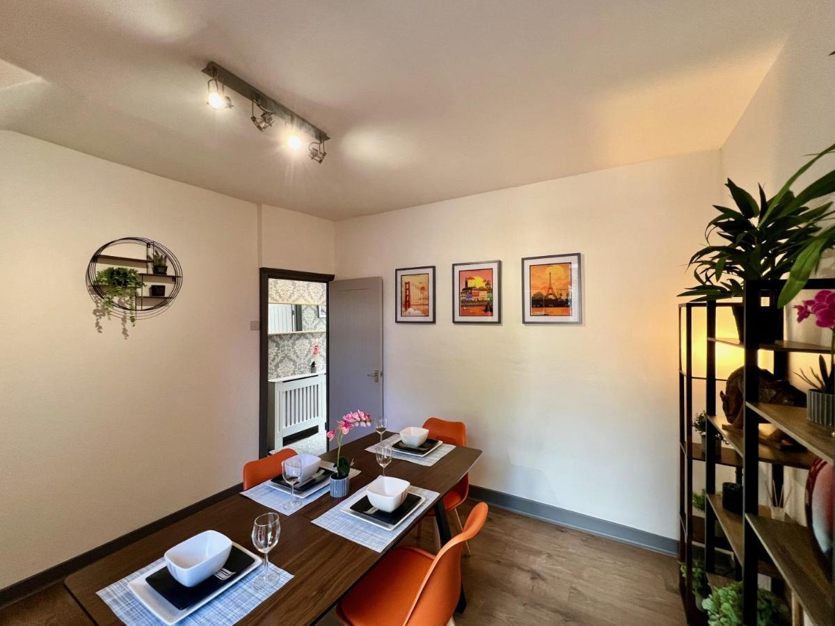 Casa de férias Clarence House 3 Bedrooms 8min To Station E17 North East Londres