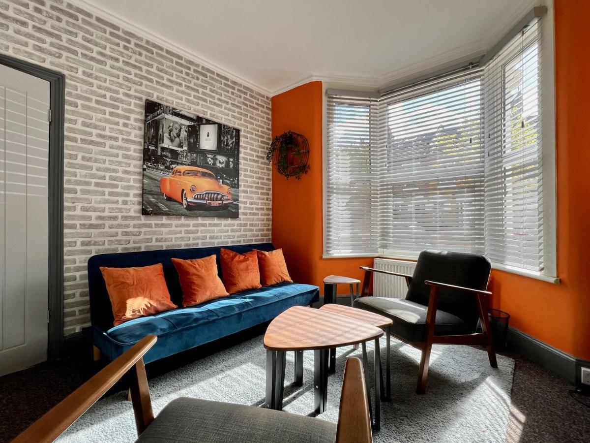 Casa de férias Clarence House 3 Bedrooms 8min To Station E17 North East