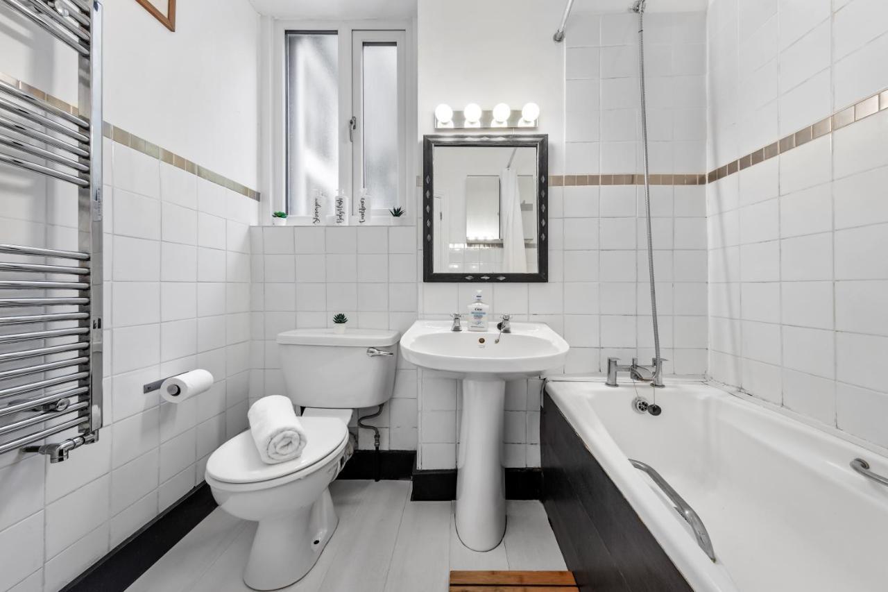 Quiet 2x Bedroom Victorian Terrace Flat + Garden London