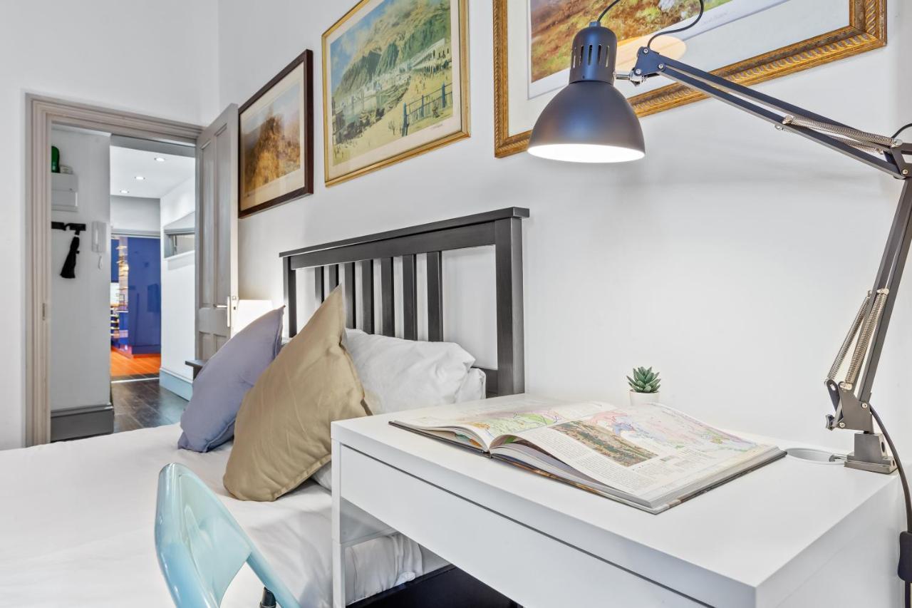 Quiet 2x Bedroom Victorian Terrace Flat + Garden Apartment London