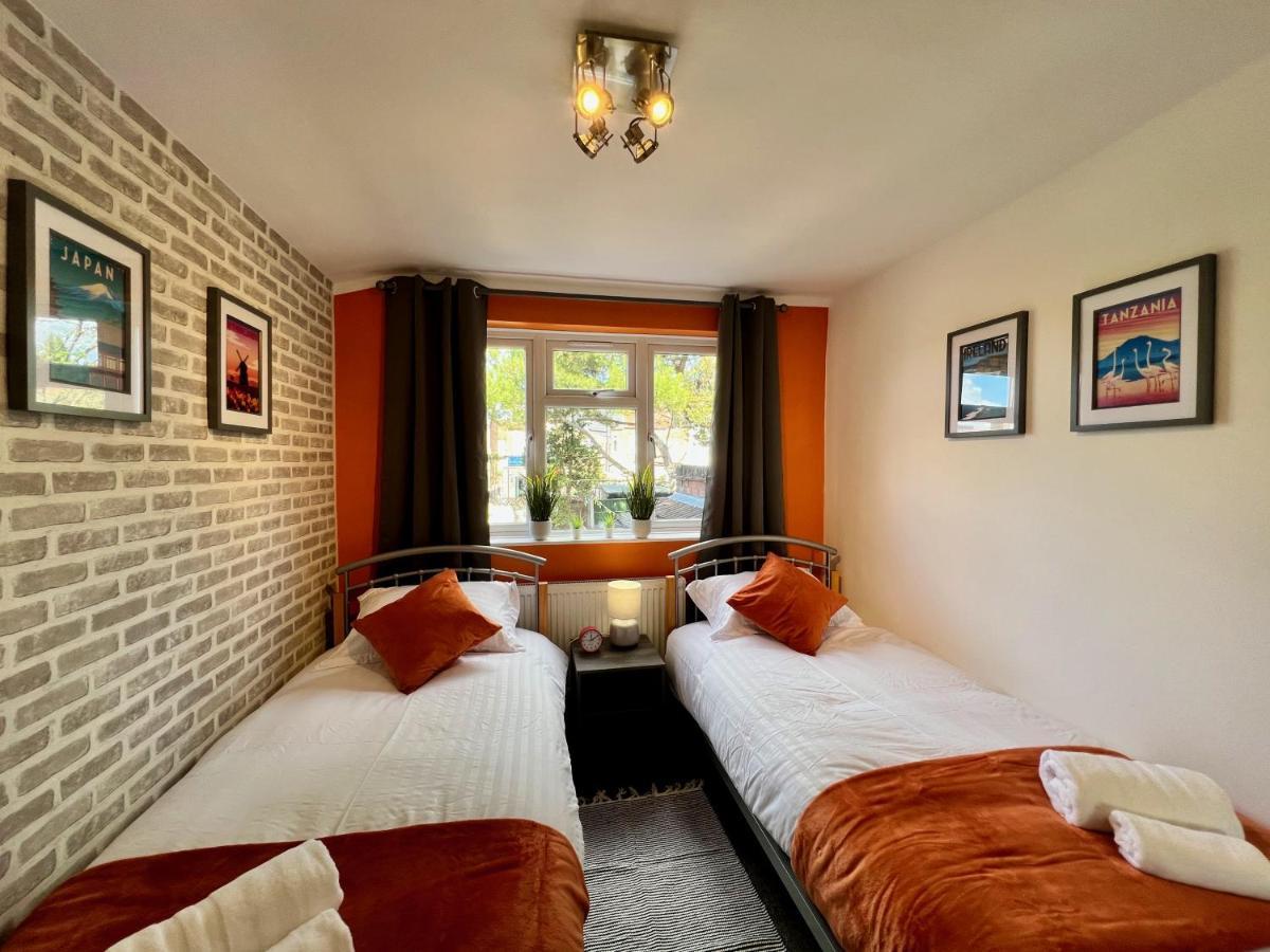Clarence House 3 Bedrooms 8min To Station E17 North East Casa de férias Londres