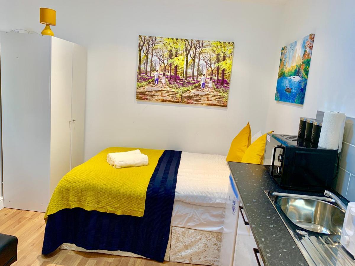 Apartment Apartments, Private Bathroom, Kitchenette, Parking, Np4 London