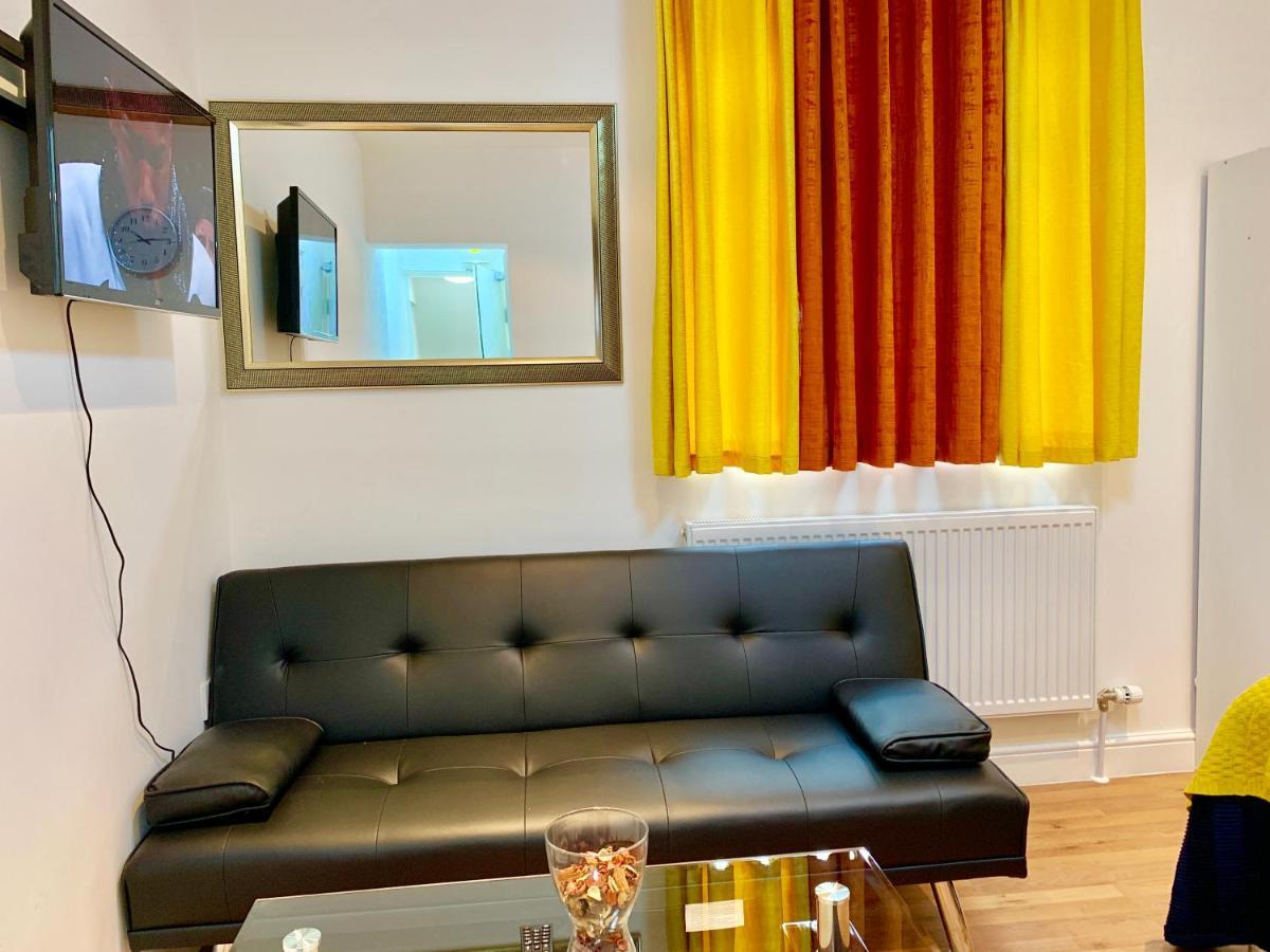 Apartments, Private Bathroom, Kitchenette, Parking, Np4 *