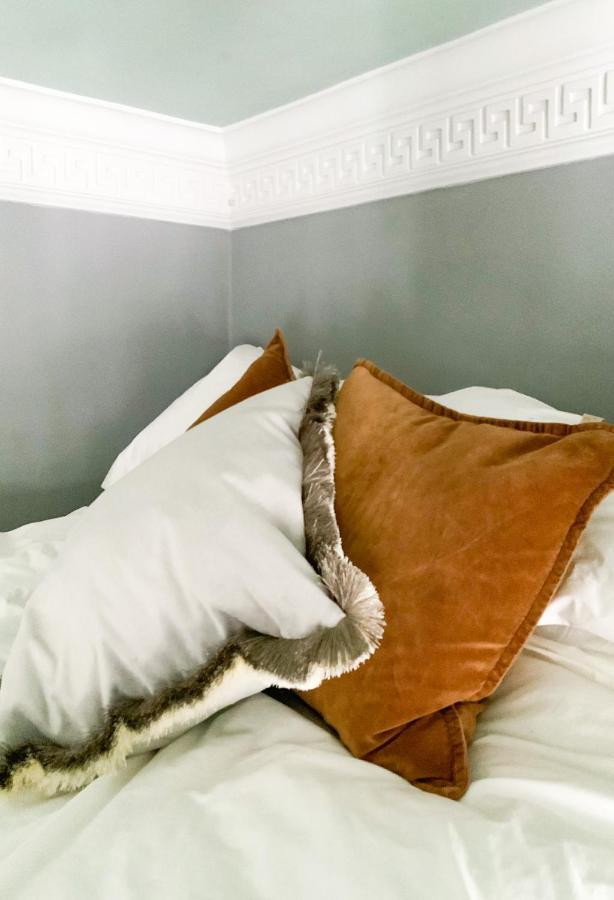 South Ken Designer Pad * London