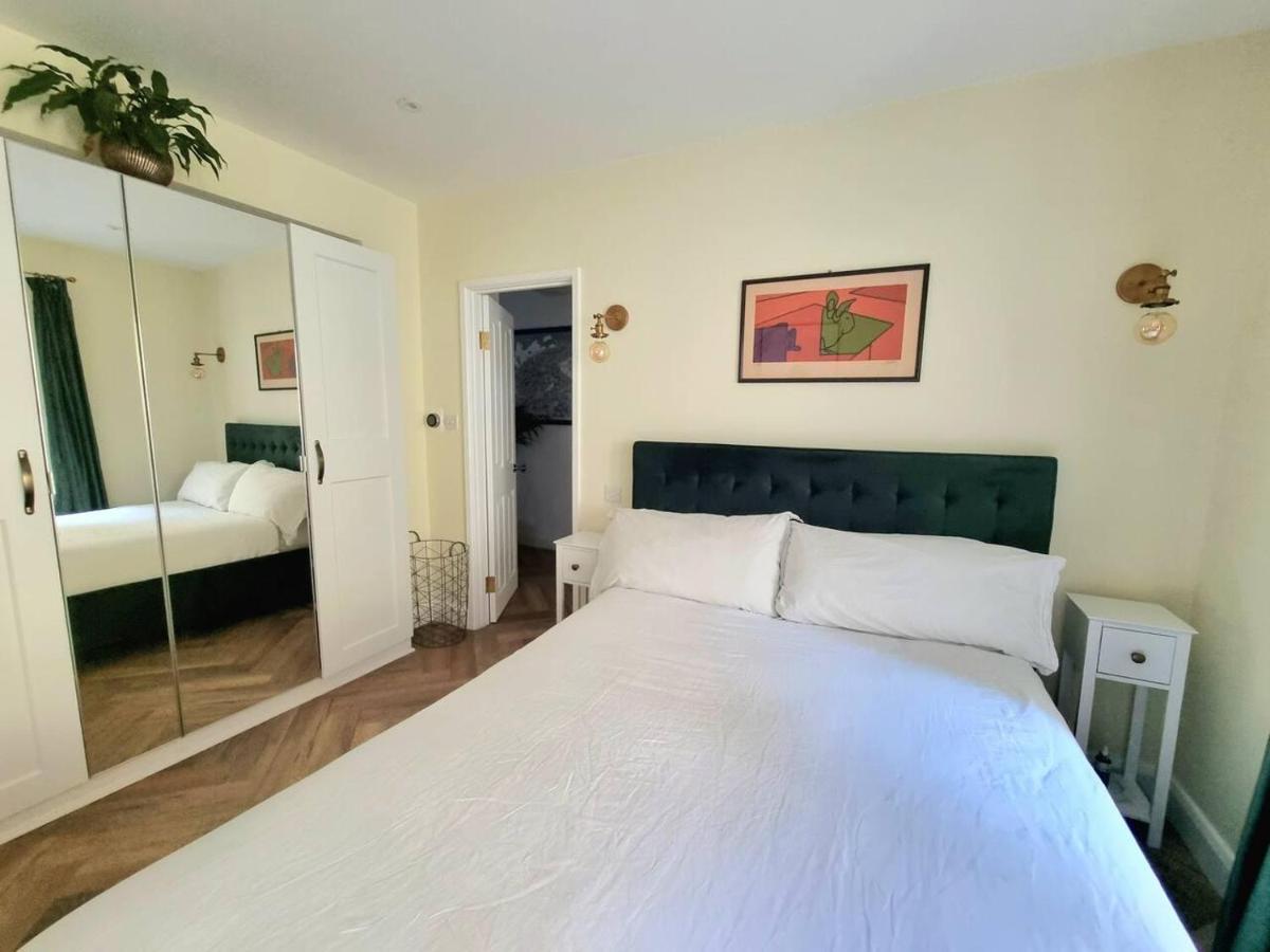 Spacious & Renovated 1-Bed Garden Flat In London * London