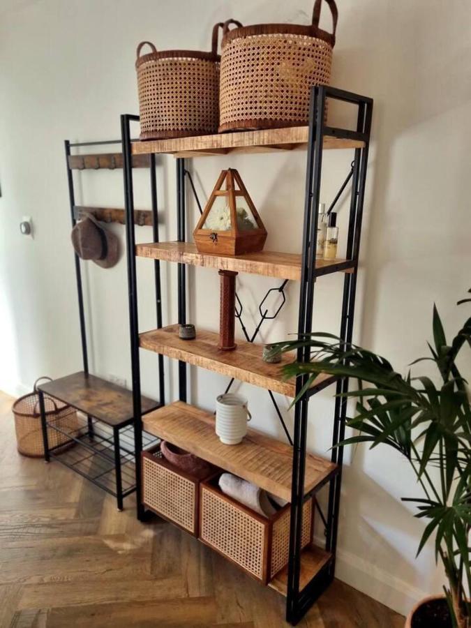 Spacious & Renovated 1-Bed Garden Flat In London *
