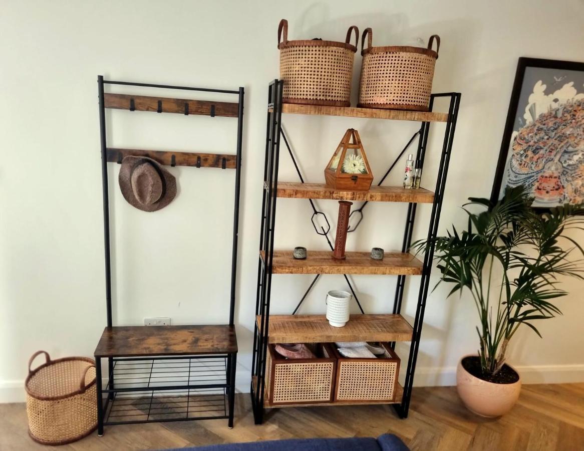 Spacious & Renovated 1-Bed Garden Flat In London *